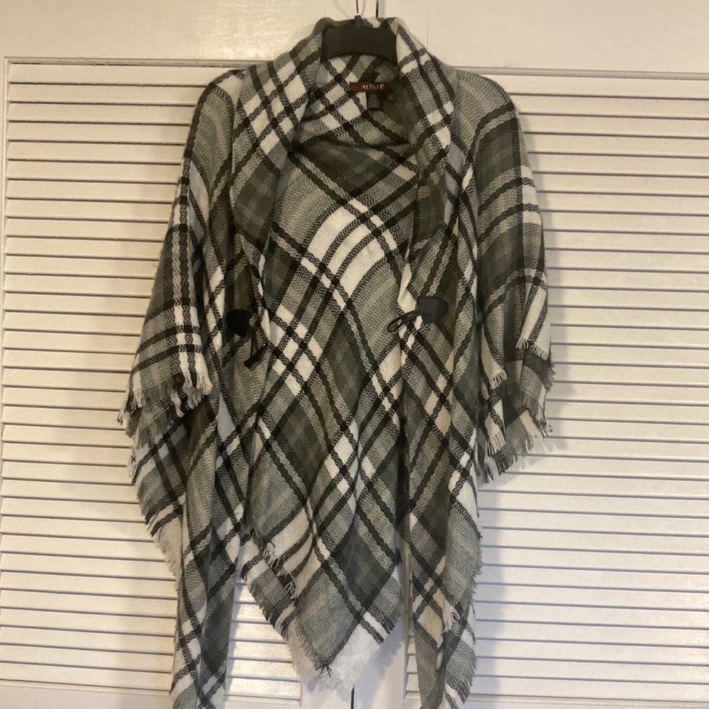 Women’s Black Plaid Winter Poncho